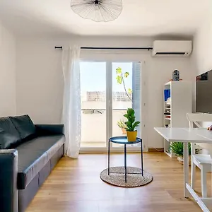 https://appartement-entierement-renove-ensoleille-a-2mn-de-la.fr-provencehotel.com